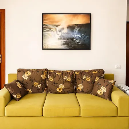 Cozy In 3 Min From The Golem (Tirana)